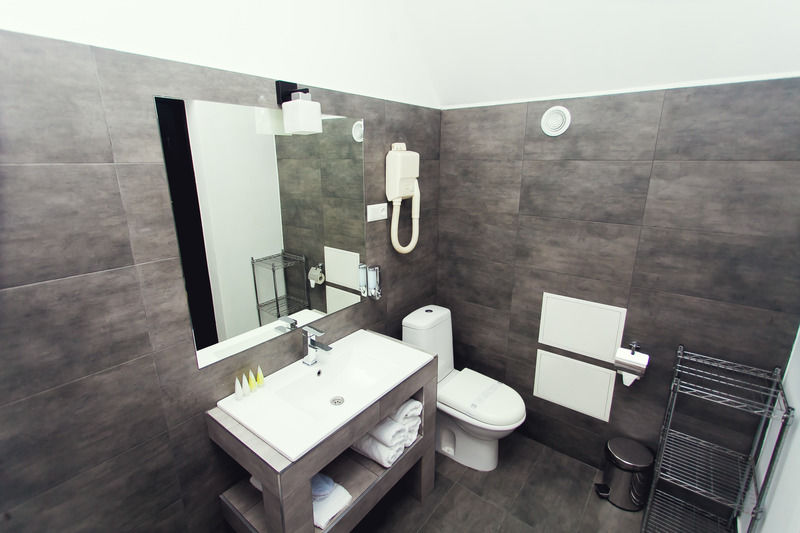 Shadow Boutique & 4* Кишинів