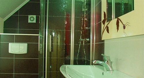 Shadow Boutique & 4* Кишинів