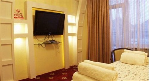 Shadow Boutique & 4* Кишинів